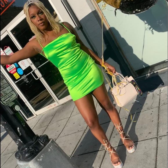 Lime green dress - Picture 1 of 2